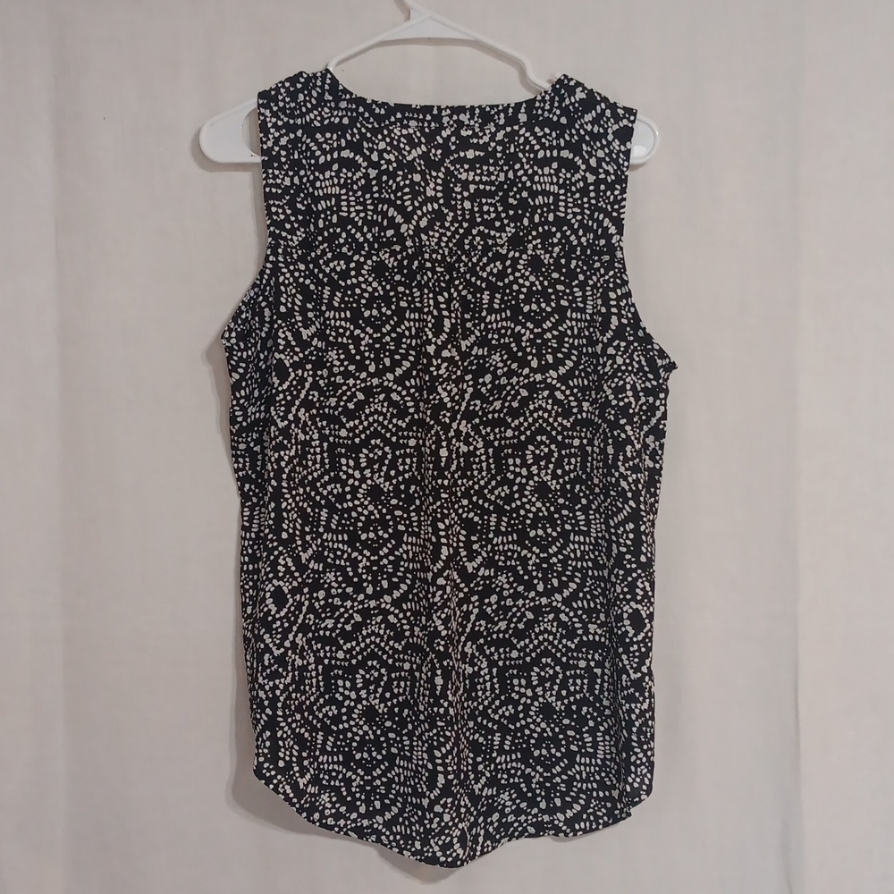 Maurices Black and White Dot Split Neck Sleeveless Blouse Size Large - Picture 4 of 4